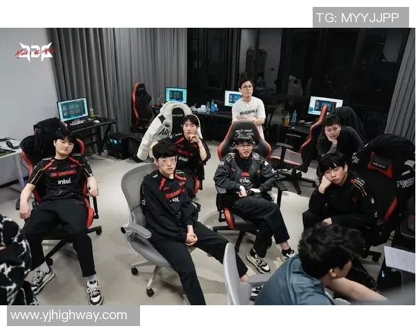 聚焦英雄联盟：JDG战队耐力与持久战的深度解析与思考